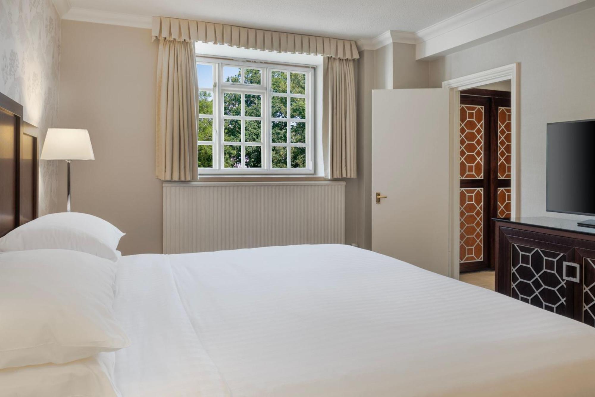 Delta Hotels By Marriott St Pierre Country Club Chepstow Bagian luar foto